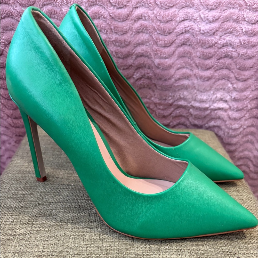 Steve Madden Bold Green Pointed Toe Stilettos